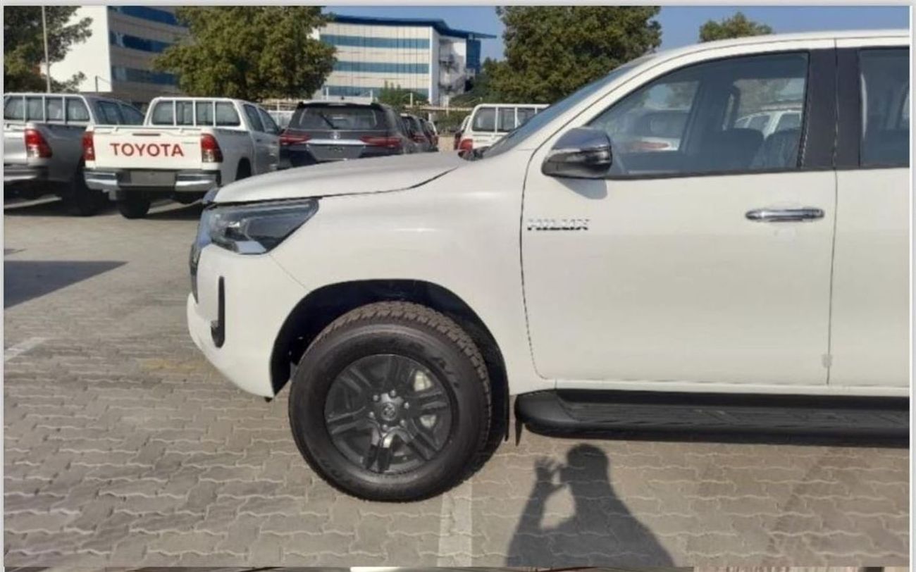 Toyota Hilux 2.4L RS5 Manual . 4x4