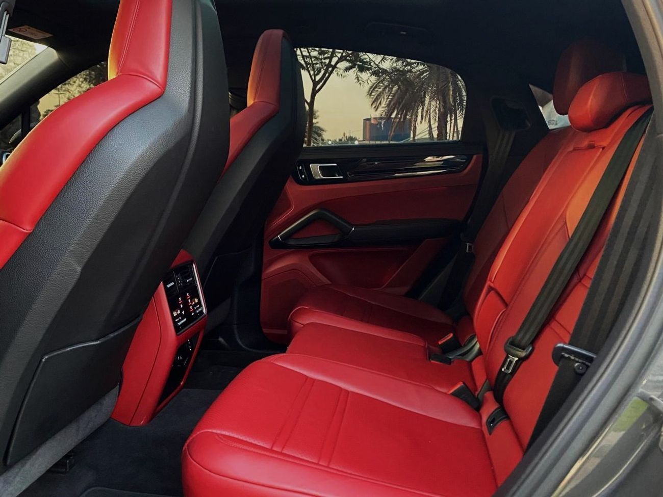 Porsche Cayenne Std 3.0L (340 HP)