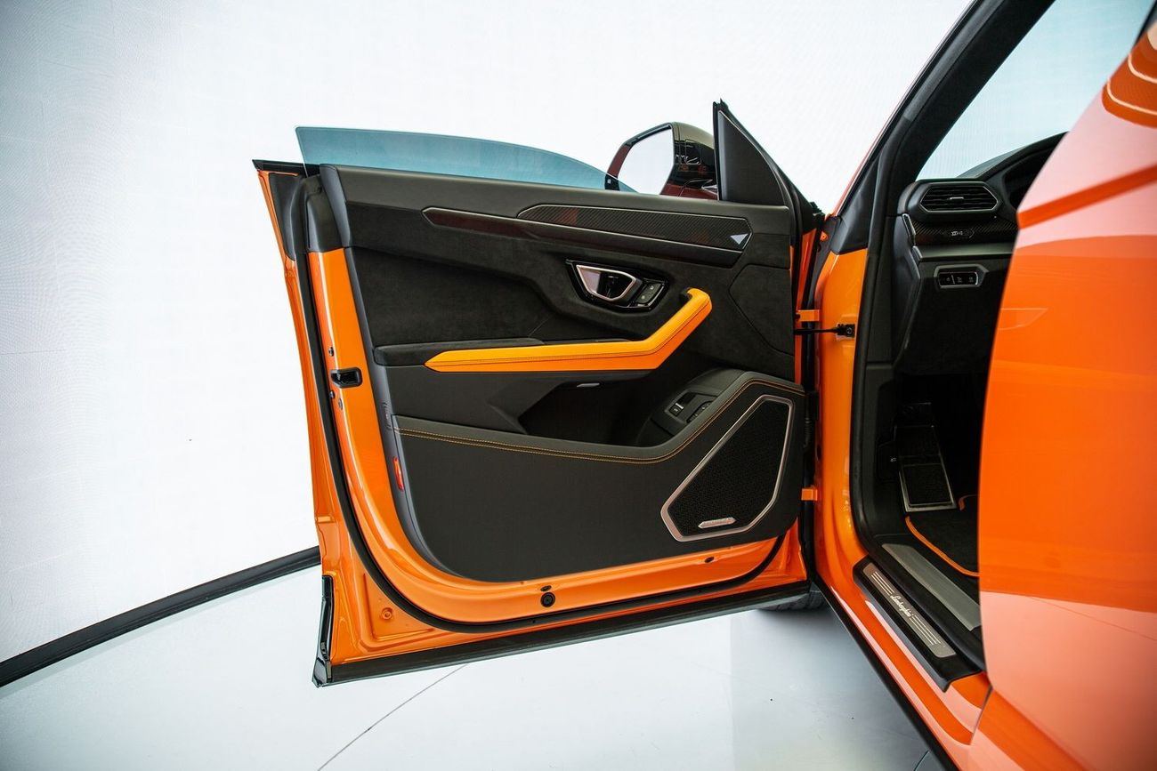 Lamborghini Urus Pearl Capsule DEALER SERVICE