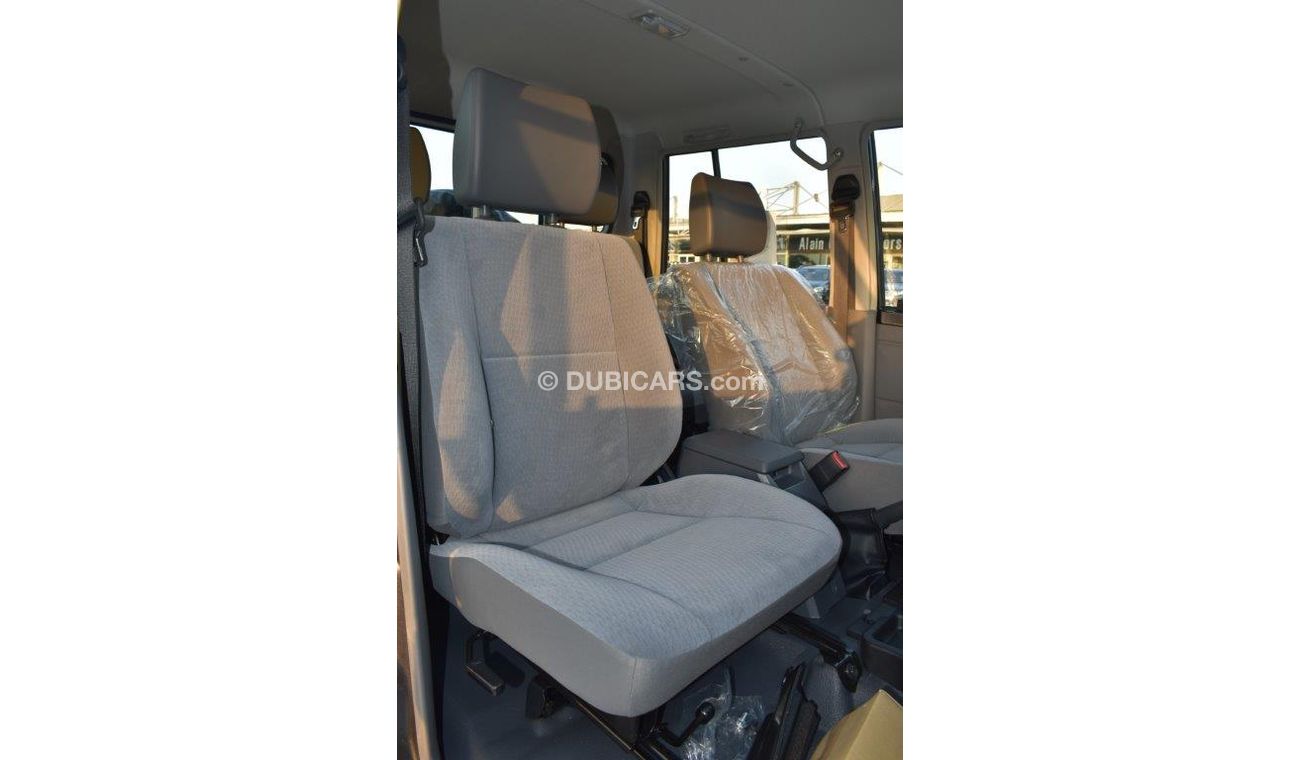 Toyota Land Cruiser Pick Up 79 Double Cabin V8 4.5L Diesel MT - Limited