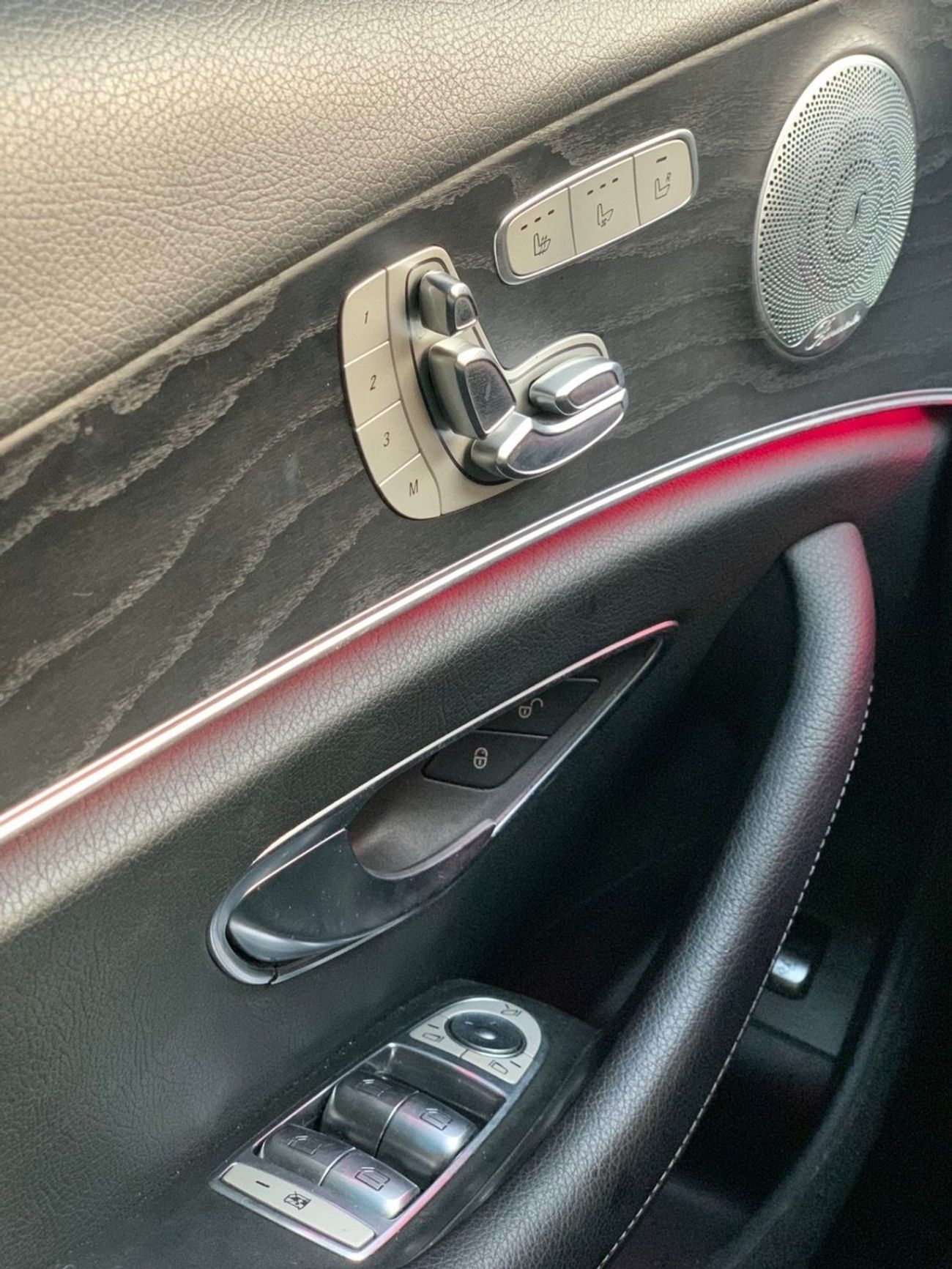 مرسيدس بنز E300 Mercedes-Benz E300 4Matic panorama V4 2.0L Model 2017 Price:90.000AED  Mileage:140.000 Km  Specifica