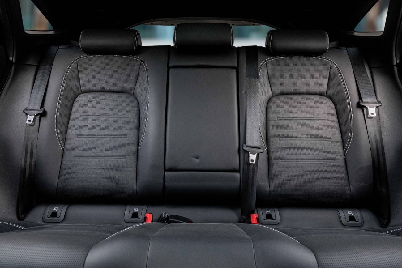 جاكوار E Pace E-Pace P300e R-Dynamic | 2,115 P.M | 0% Downpayment | JAGUAR E-PACE P300e R-DYNAMIC AWD | BRAND NEW!