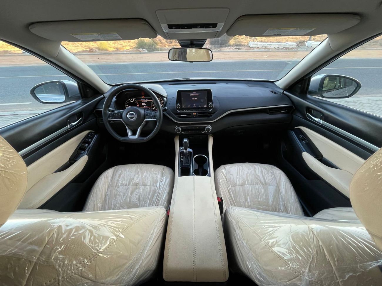 نيسان ألتيما SV / V4 2.5L / رادار / قراءة الطريق / نقطة عمياء / شاشة كبيرة / في حالة ممتازة