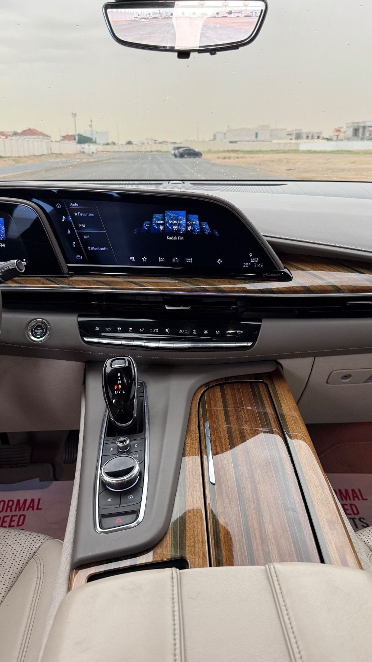 كاديلاك إسكالاد Premium Luxury Platinum 6.2L 4WD