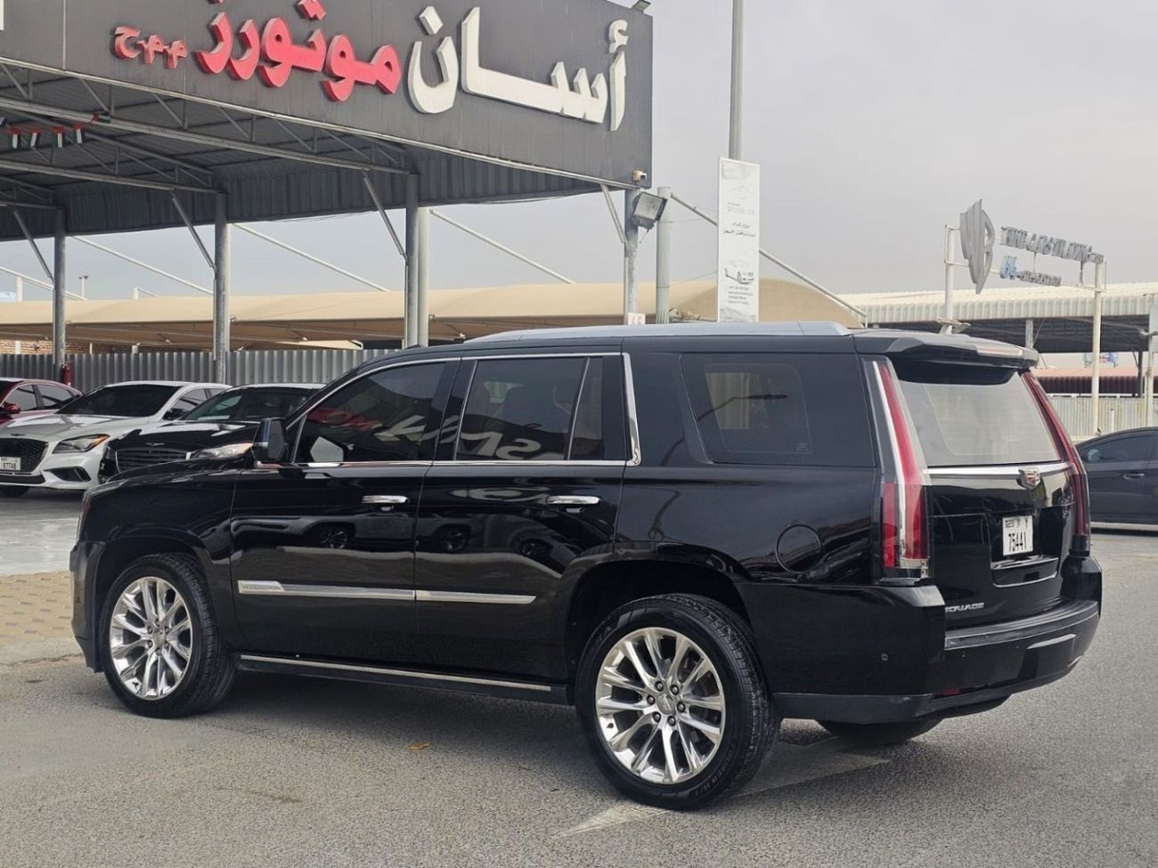 كاديلاك إسكالاد Premium Luxury Platinum 6.2L 4WD