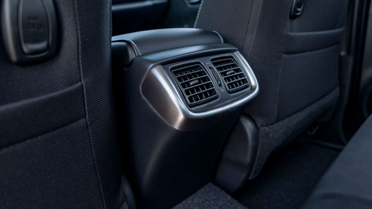 تويوتا هيلوكس toyota hilux 2.4L DIESEL FULL OPTION