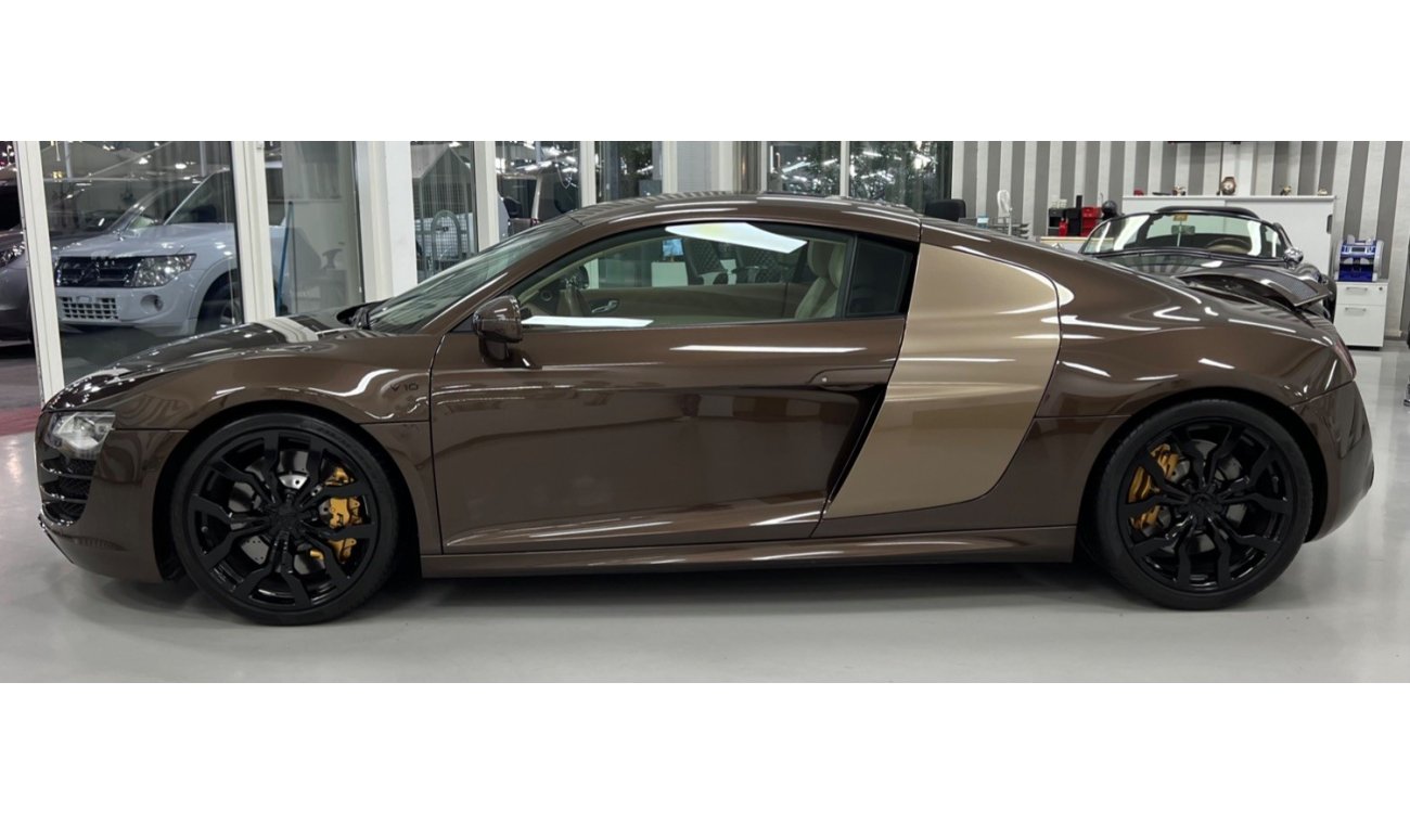 أودي R8 GCC .. FSH .. Low Mileage .. Perfect Condition .. V10 .