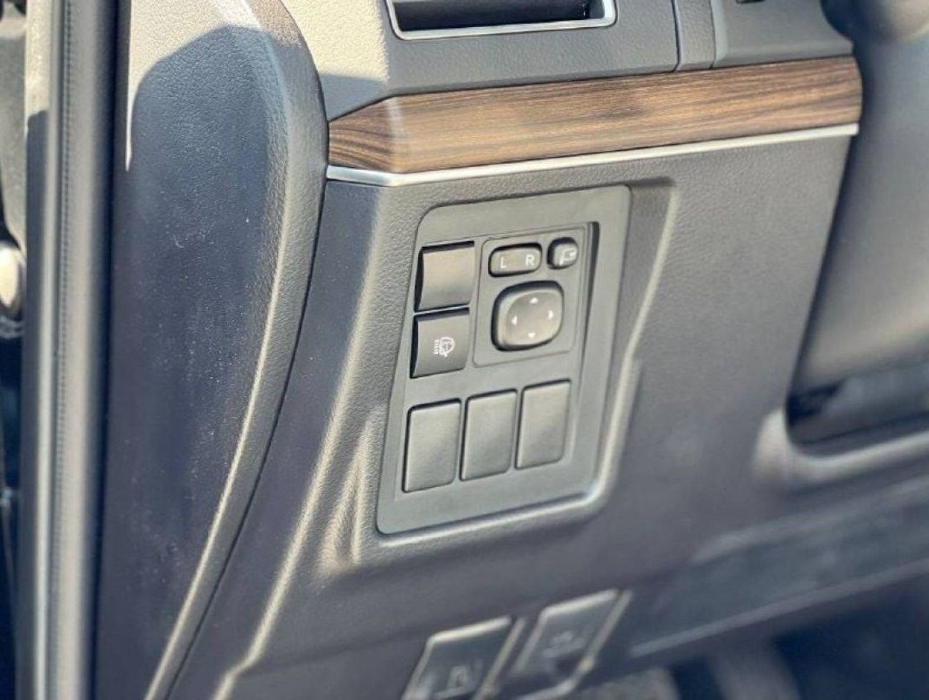 Toyota Prado VX 2.7L PTR A/T // 2023 // HIGH OPTION WITH SUNROOF , COOL BOX , POWER SEATS // SPECIAL OFFER // BY