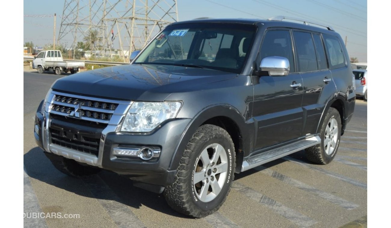 ميتسوبيشي باجيرو Full option leather seats clean car