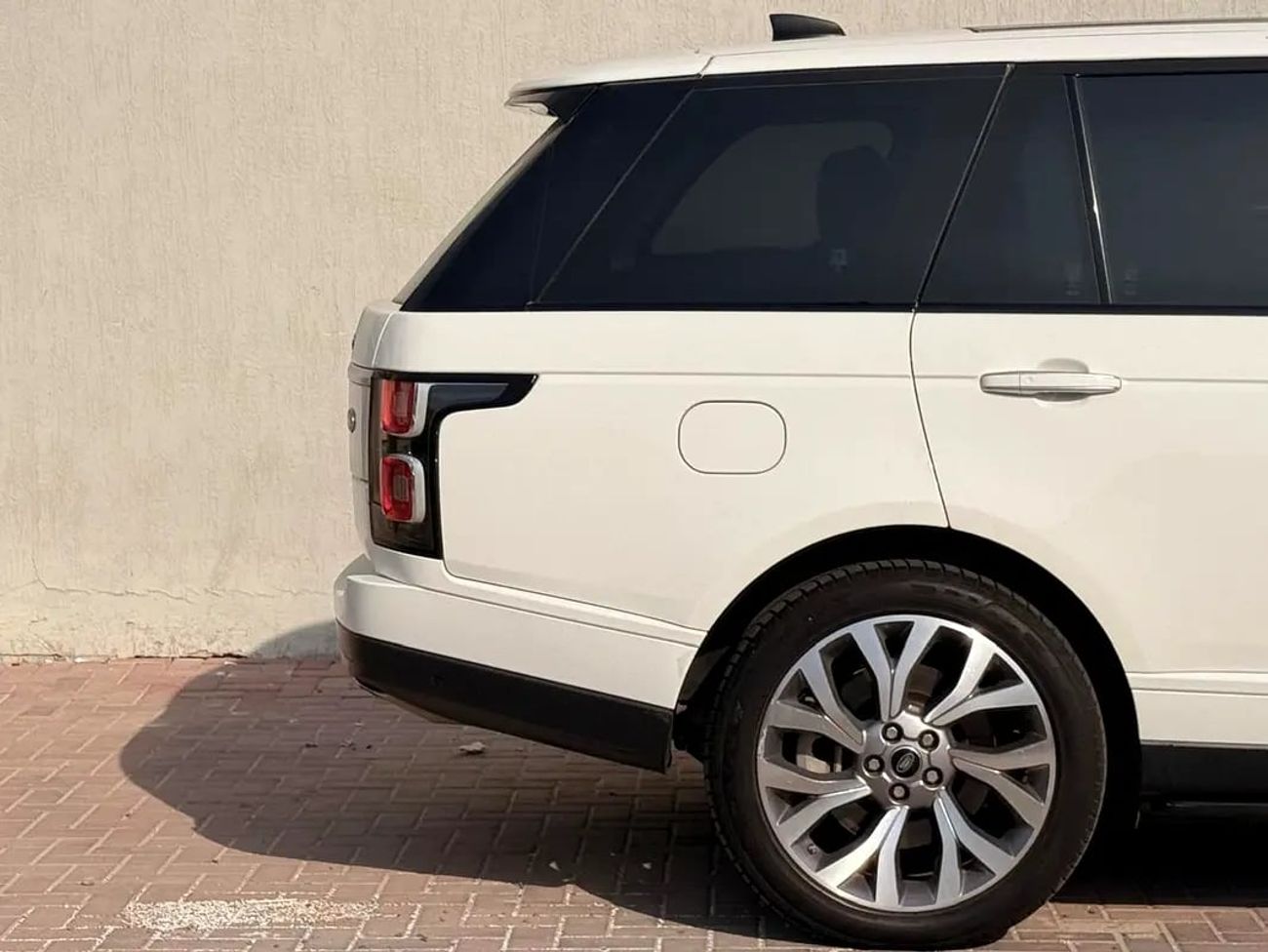 Land Rover Range Rover Vogue SE Supercharged | GCC Specs