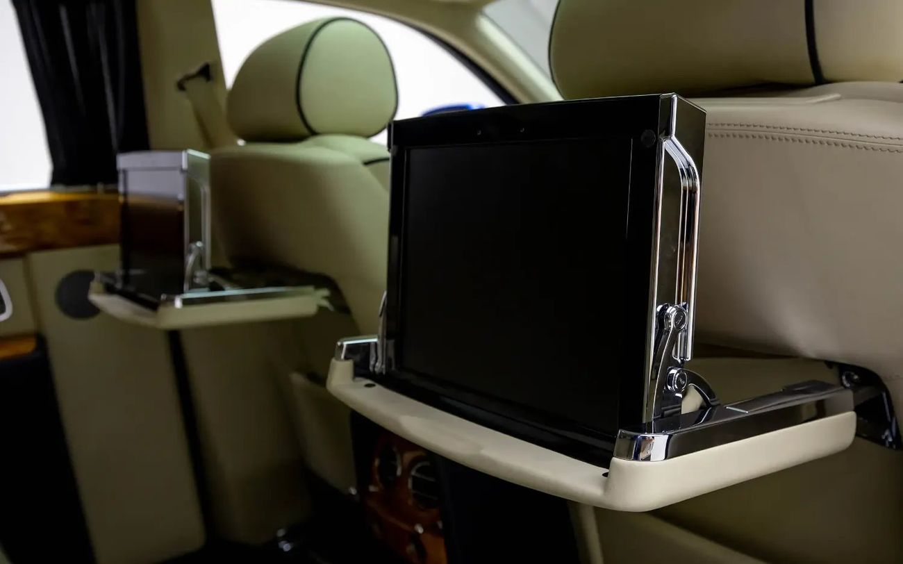 Rolls-Royce Phantom Std 6.8L Sedan ( Full Options With Star Lights ) - GCC Spec