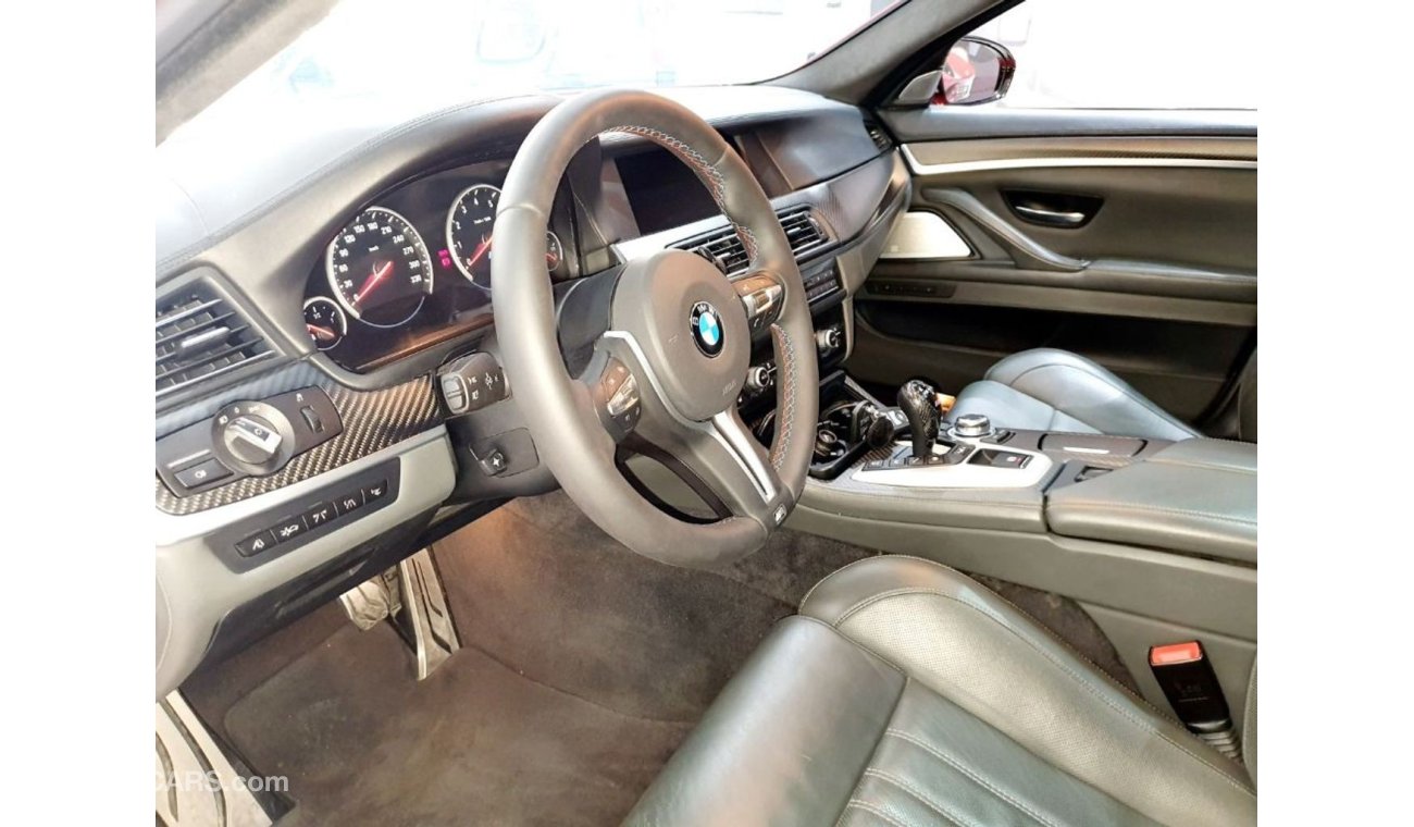 BMW M5 - GCC - 2013 - UNDER WARRANTY AT AGMC - ( 1,800 AED PER MONTH )