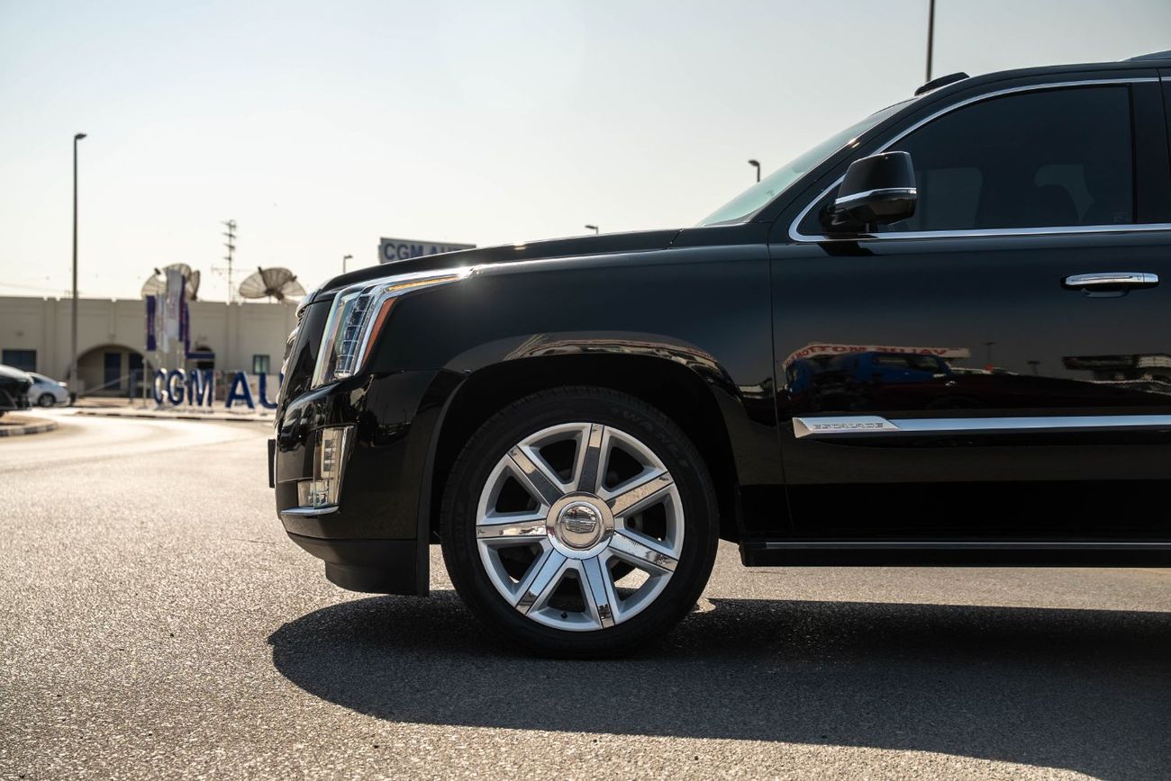 Cadillac Escalade Platinum 6.2L Platinum 2016 Full Service History GCC 6.2L V8 Low Mileage