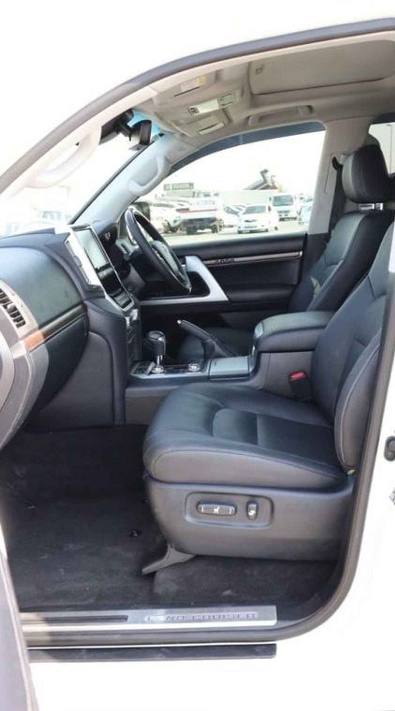 تويوتا لاند كروزر Sahara 2020 RHD Diesel V8 Full Option Top Of The Range