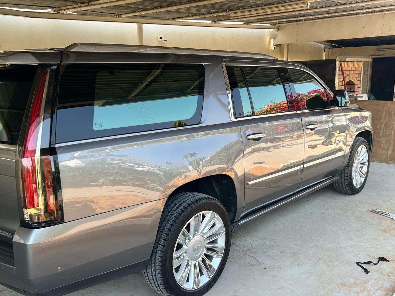 Used Cadillac Escalade ESV Platinum 2018 for sale in Ras alKhaimah