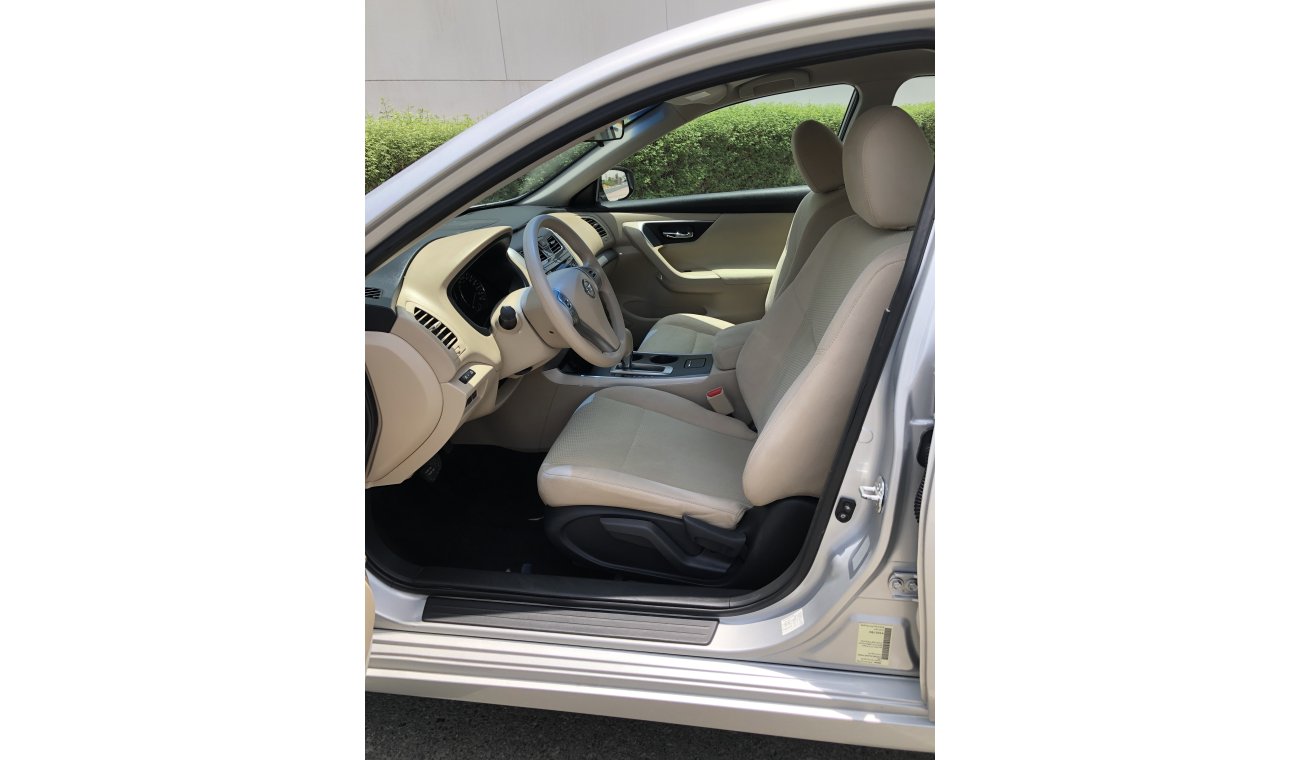 Nissan Altima LOW MILEAGE NISSAN ALTIMA S 2015 ONLY 622X60 UNLIMITED KM WARRANTY...