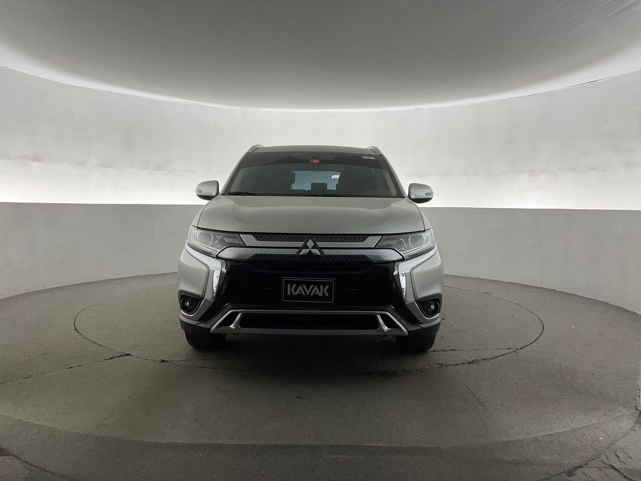 ميتسوبيشي آوتلاندر GLX Midline | National Day Celebration | شامل الضمان | 0 ﺪﻔﻋﺓ ﺃﻮﻟﻯ