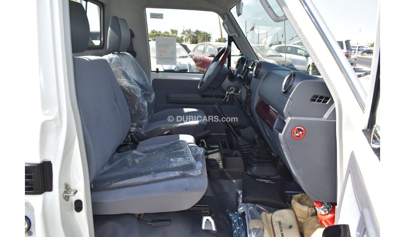 تويوتا لاند كروزر بيك آب CRUISER 79 SINGLE CAB PICKUP LX V6 4.0L PETROL MANUAL TRANSMISSION