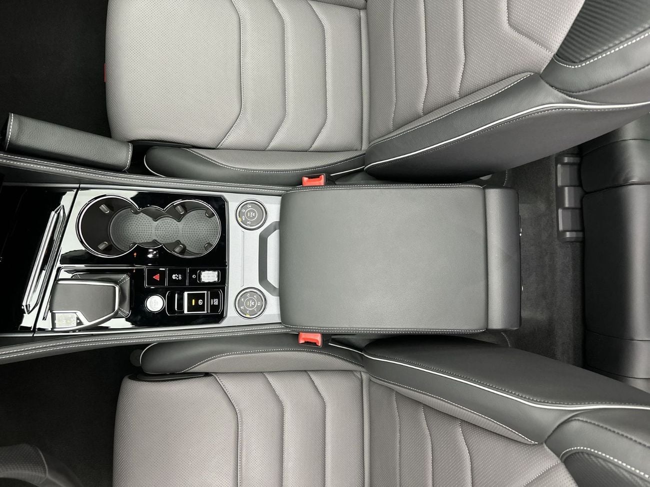 فولكس واجن طوارق Touareg R-Line + (Ref#00130)