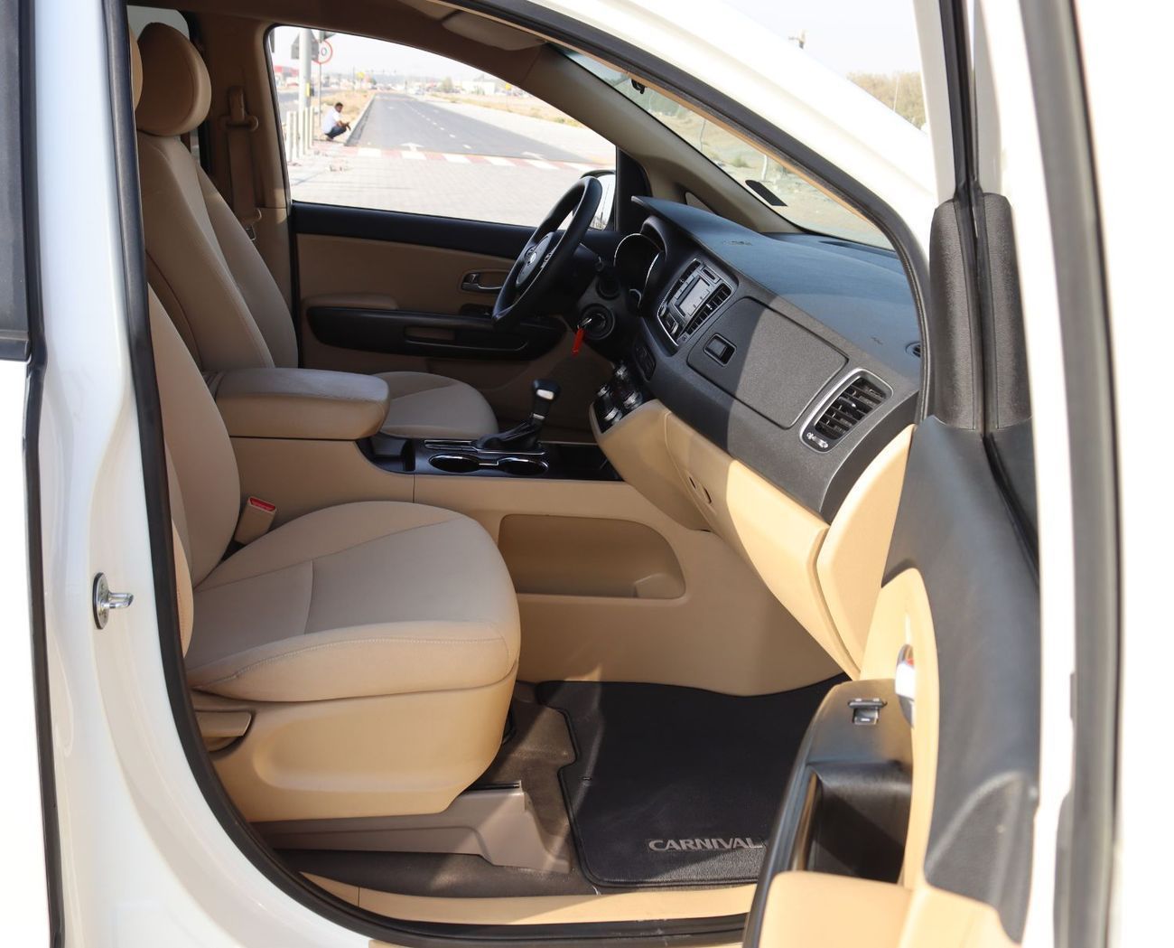 Kia Carnival EX 3.3L Kia Carnival 2020 model, GCC, accident-free, in excellent condition, 104,000 km, price 59,00