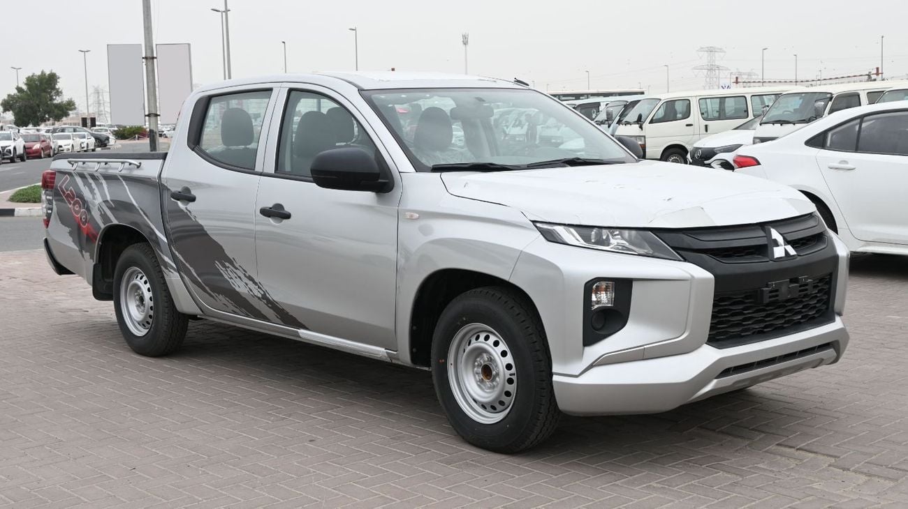 Mitsubishi L200 MITSUBISHI L-200 2.5L DIESEL DCAB 2WD GL 5/MT WHITE (with Touch Screen, Rear View Camera & Bedliner)