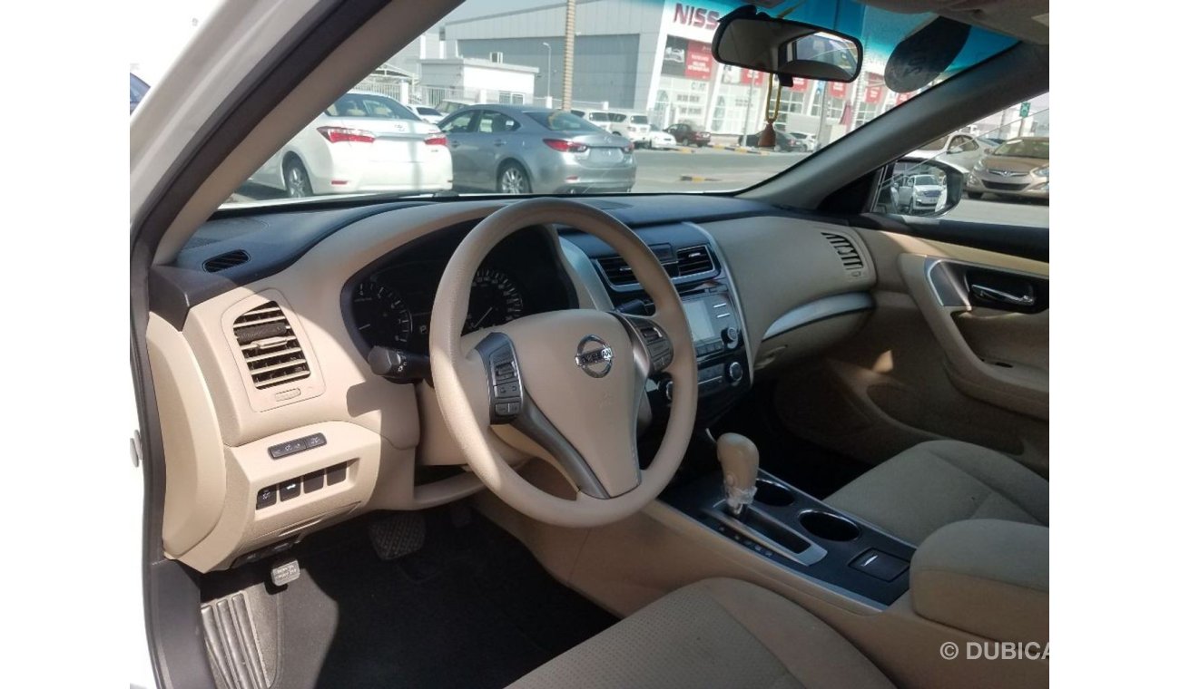 Nissan Altima Nissan Altima SV GCC without accident very clean inside and out in 2015 agency condition