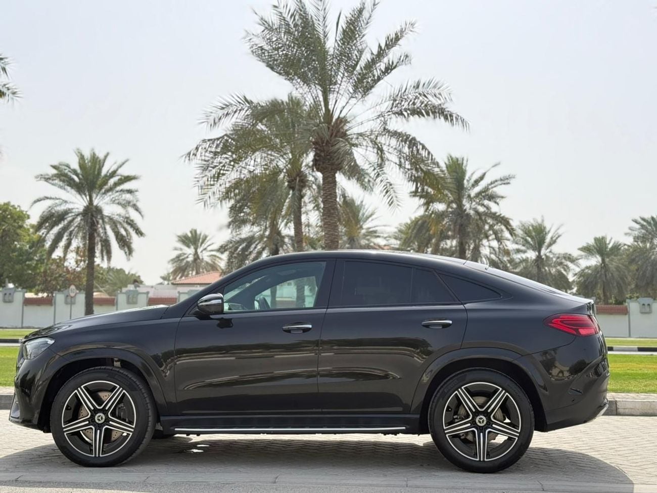 مرسيدس بنز GLE 450 Mercedes-Benz GLE 450 Petro engine 2025 black colour RHD