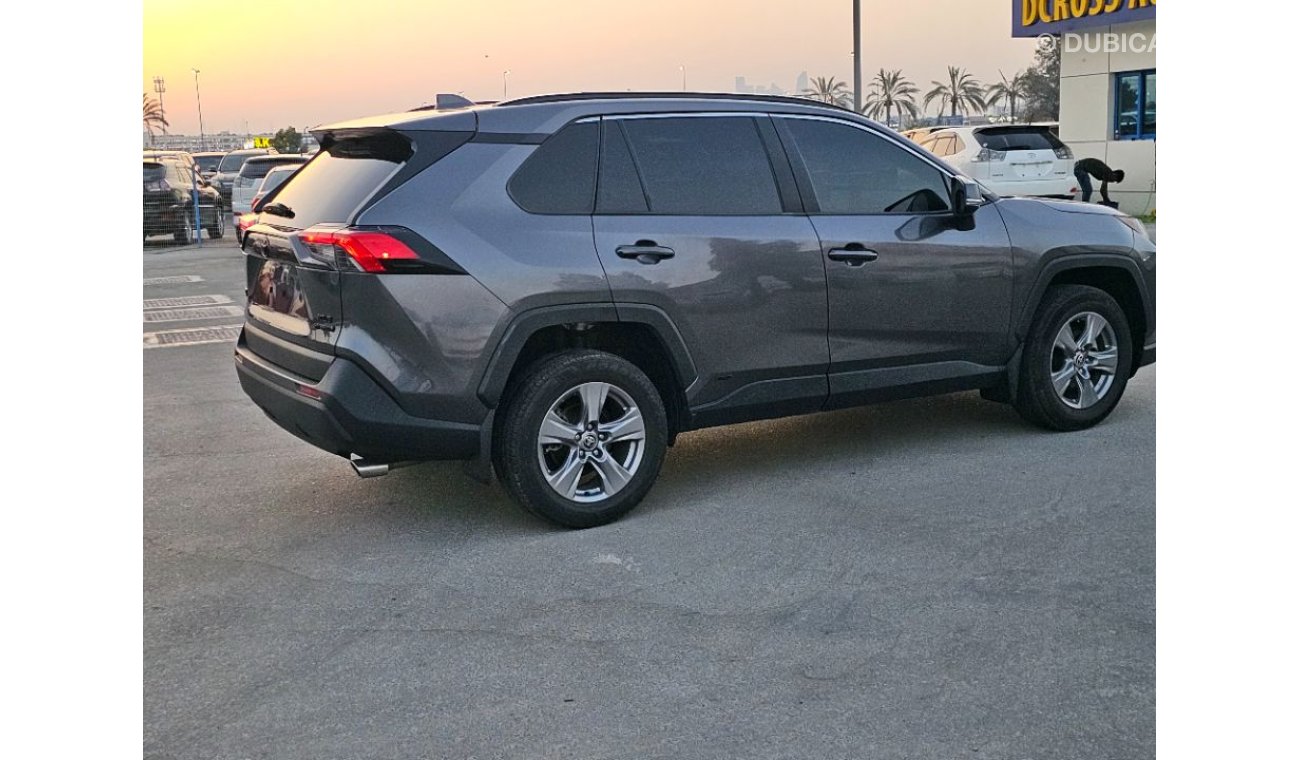 Toyota RAV4 2022 Toyota Rav4 Hybrid XLE full option Sunroof and Trunk automatic