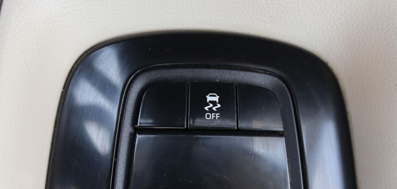 تويوتا كورولا تويتا كورولا -2021 - خليجى - بدون حوادث- 1.6XLI- ممشى قليل - بحاله ممتازه فى الداخل والخارج