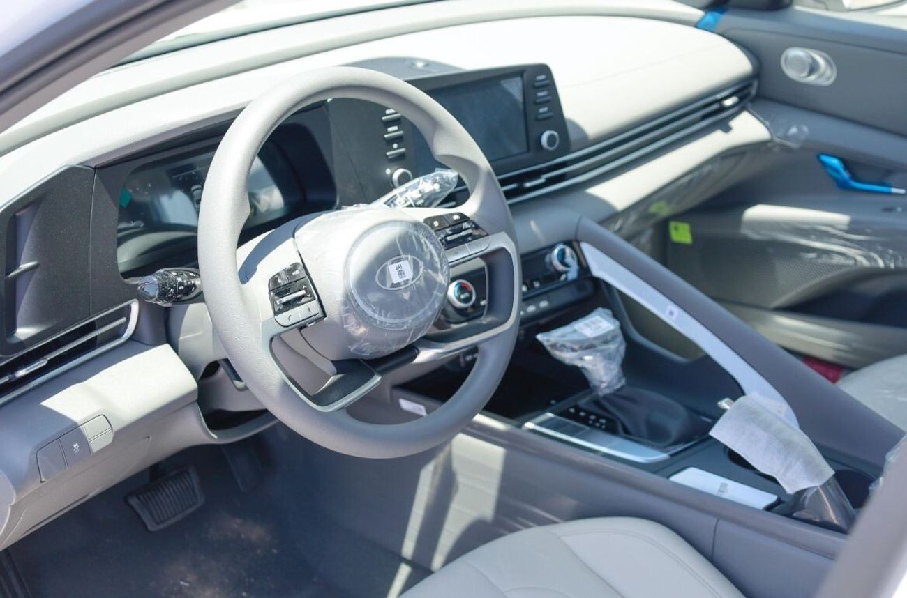 Hyundai Elantra LUXURY / SUNROOF / 1.6L PETROL