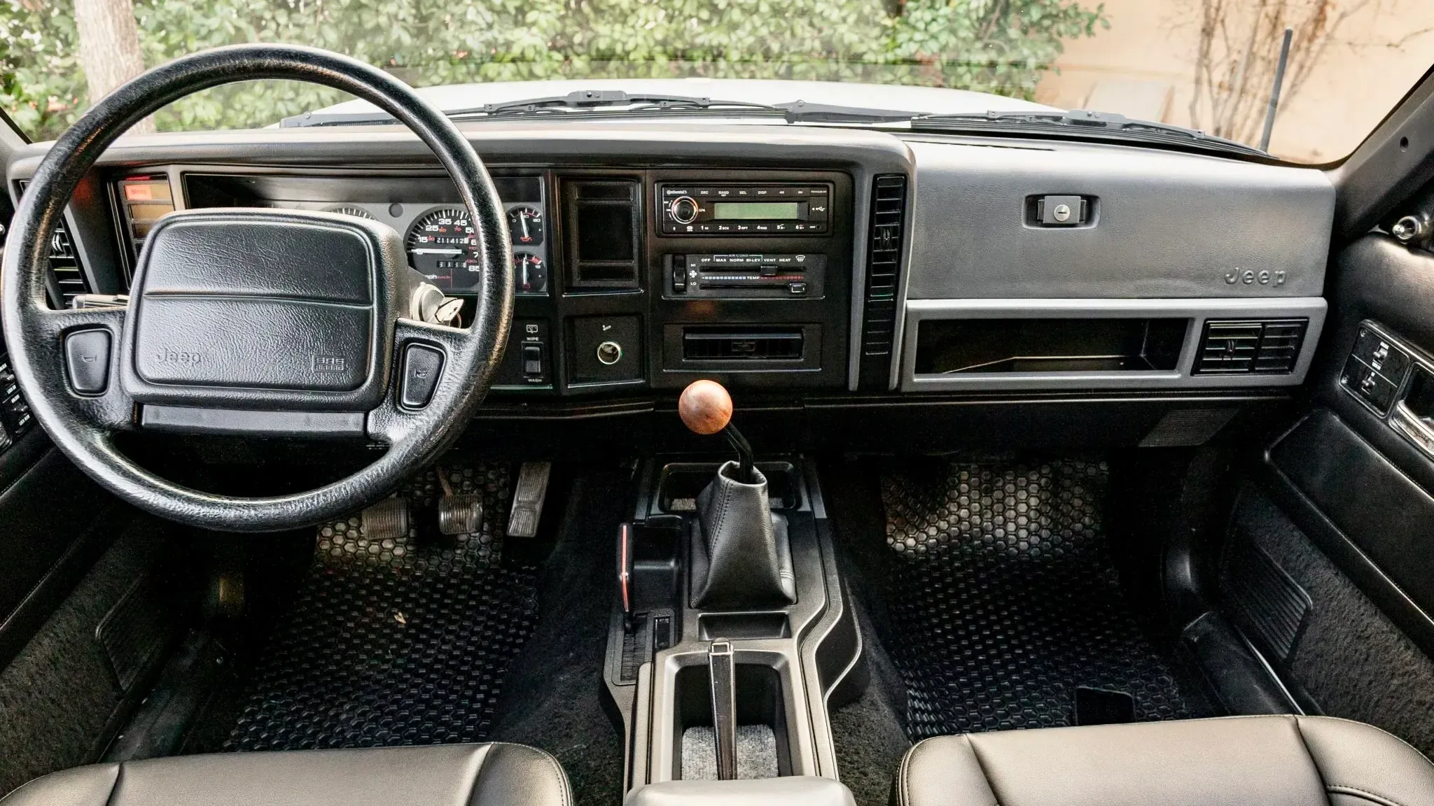 Jeep Comanche interior - Cockpit