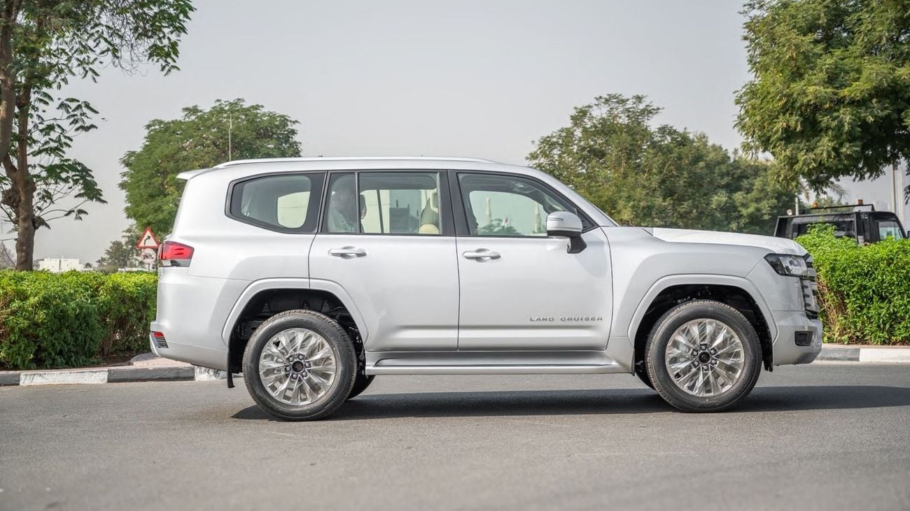 Toyota Land Cruiser TOYOTA LAND CRUISER GXR MID 4.0L (SILVER ME INSIDE NEUTRAL BEIGE)