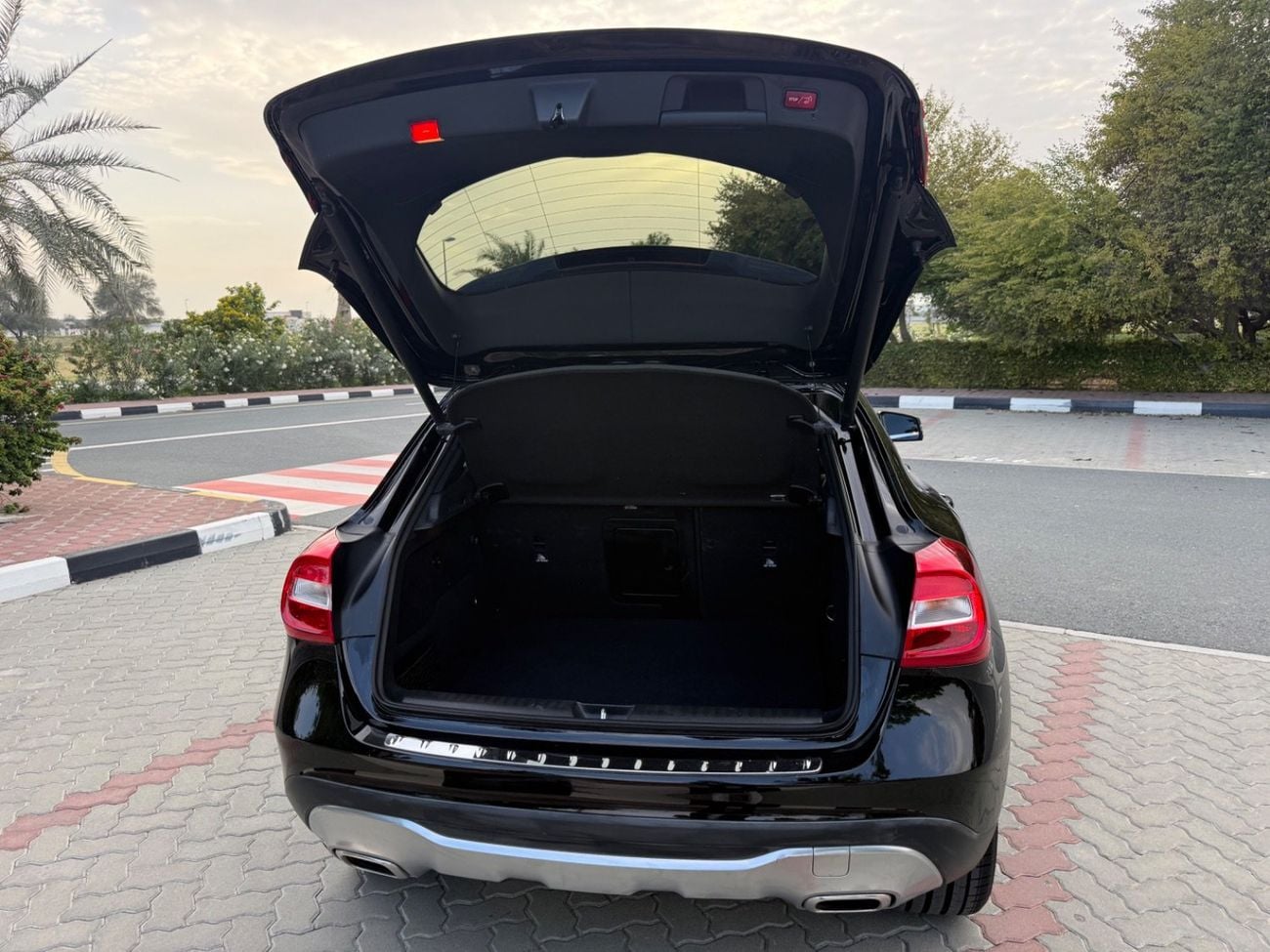 Mercedes-Benz GLA 250 Std 2.0L (208 HP)