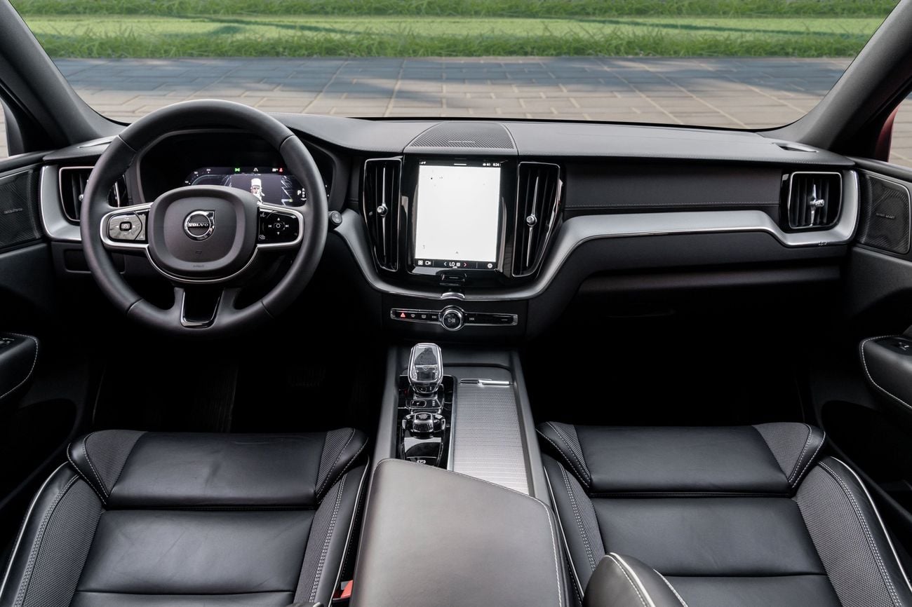 فولفو XC 60 B5 Ultimate Dark Volvo XC60 B5 Ultimate Dark