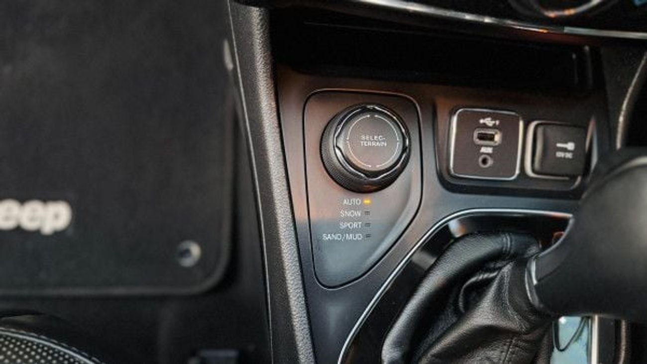 جيب شيروكي PREMIUM FEATURES | AT | LEATHER SEATS | 3.2L PETROL ENGINE | 4WD