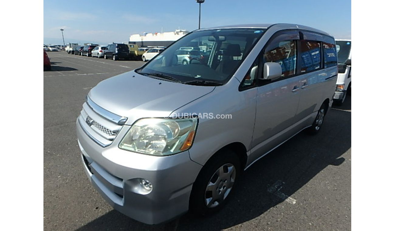 Toyota Noah Van Used RHD 2005/X LTD/AZR60G LOT # 562