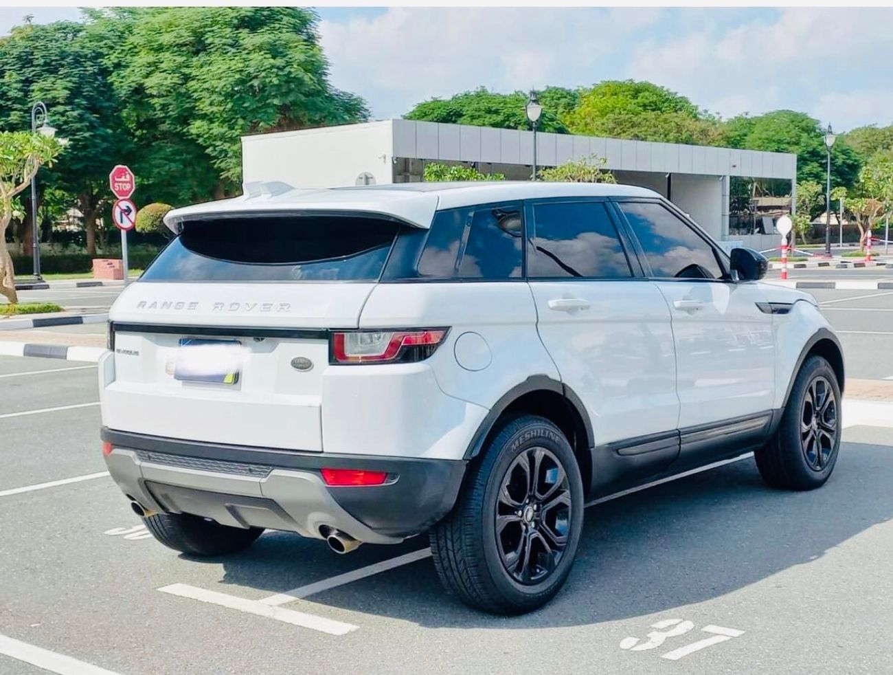 لاند روفر رانج روفر إيفوك SE 2.0L SUV (5 Door)