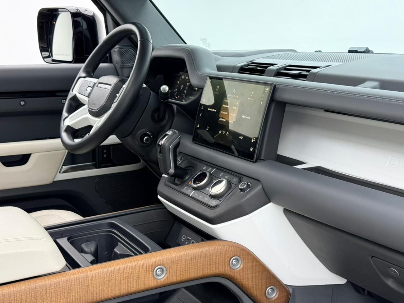 لاند روفر ديفندر 2024 Land Rover Defender 110 HSE P400, 2028 LR Warranty, 2029 LR Service Pack, Fully Loaded, GCC