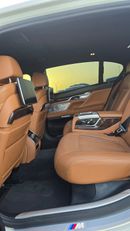 BMW 750Li Luxury 4.4L (443 HP)