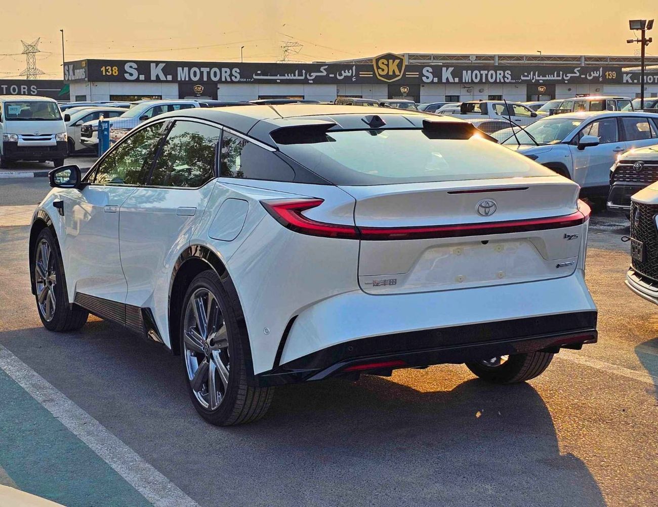 Toyota bZ5 630 MAX KM / ELECTRIC WITH CHARGER / PANORAMIC ROOF / RADAR (CODE # BZ5E)