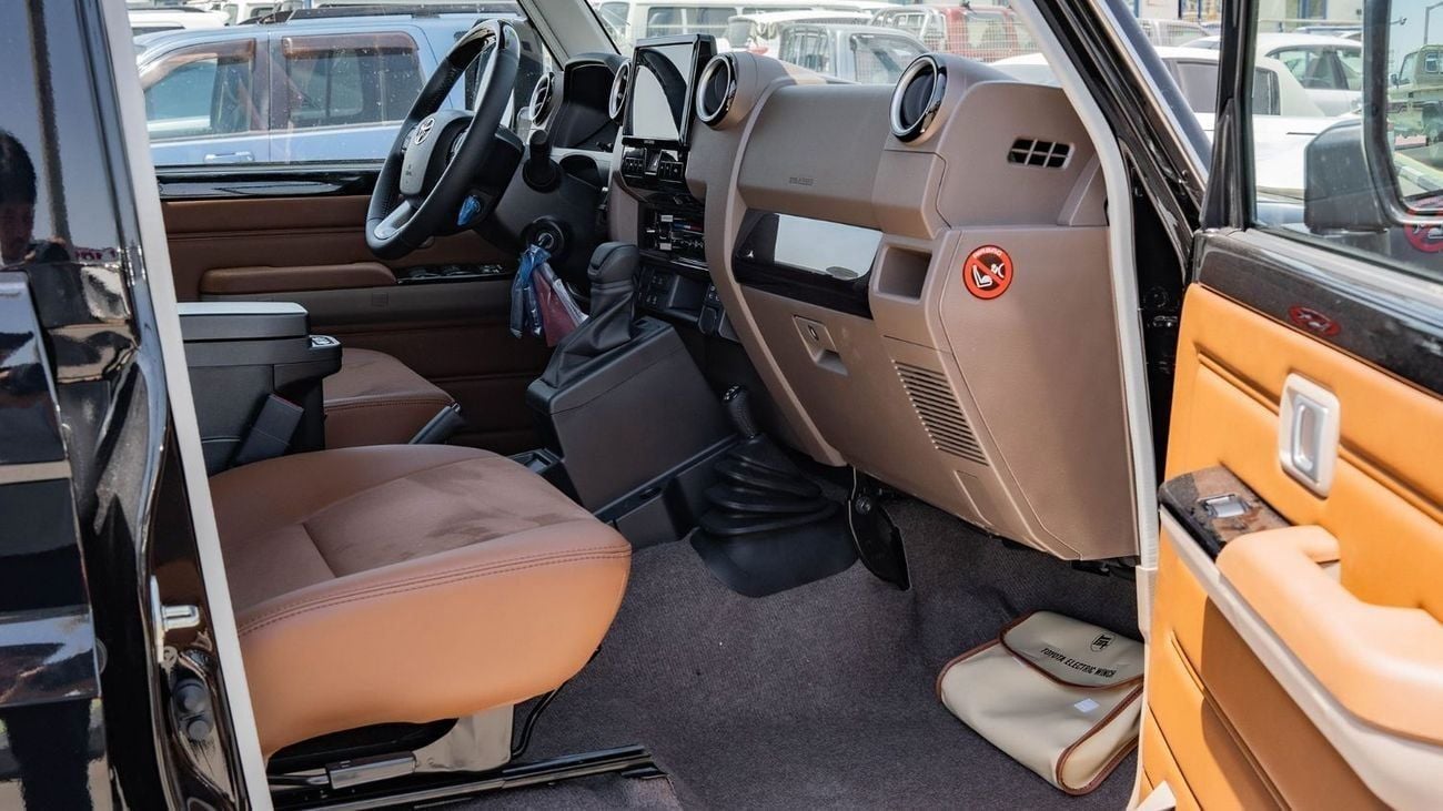 تويوتا لاند كروزر 70 2025 Toyota Land Cruiser LC 76 4.0L AT Petrol (Black)