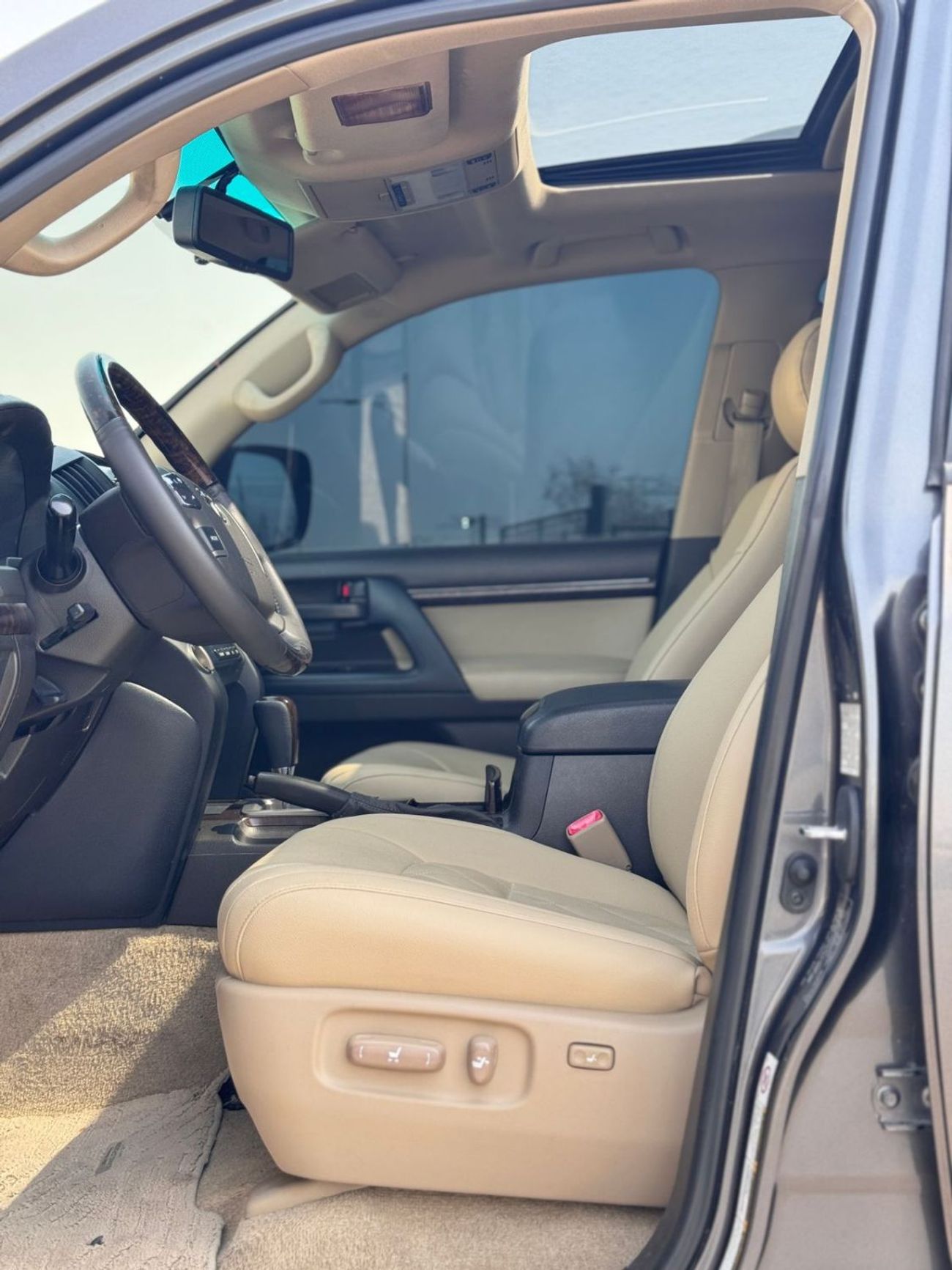 تويوتا لاند كروزر Left hand 4.0 liter V6 ,2011 model ,Petrol ,only for for export available