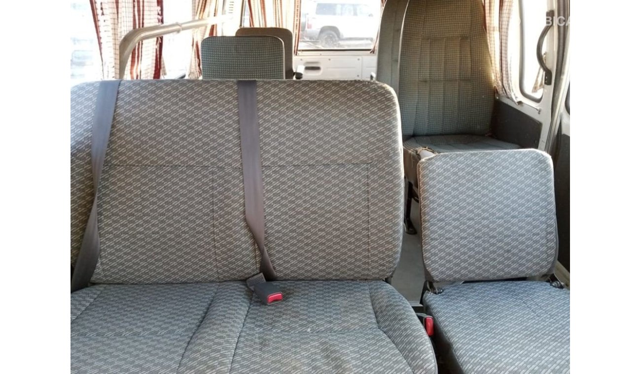 تويوتا هاياس TOYOTA HIACE COMMUTER RIGHT HAND DRIVE (PM960)