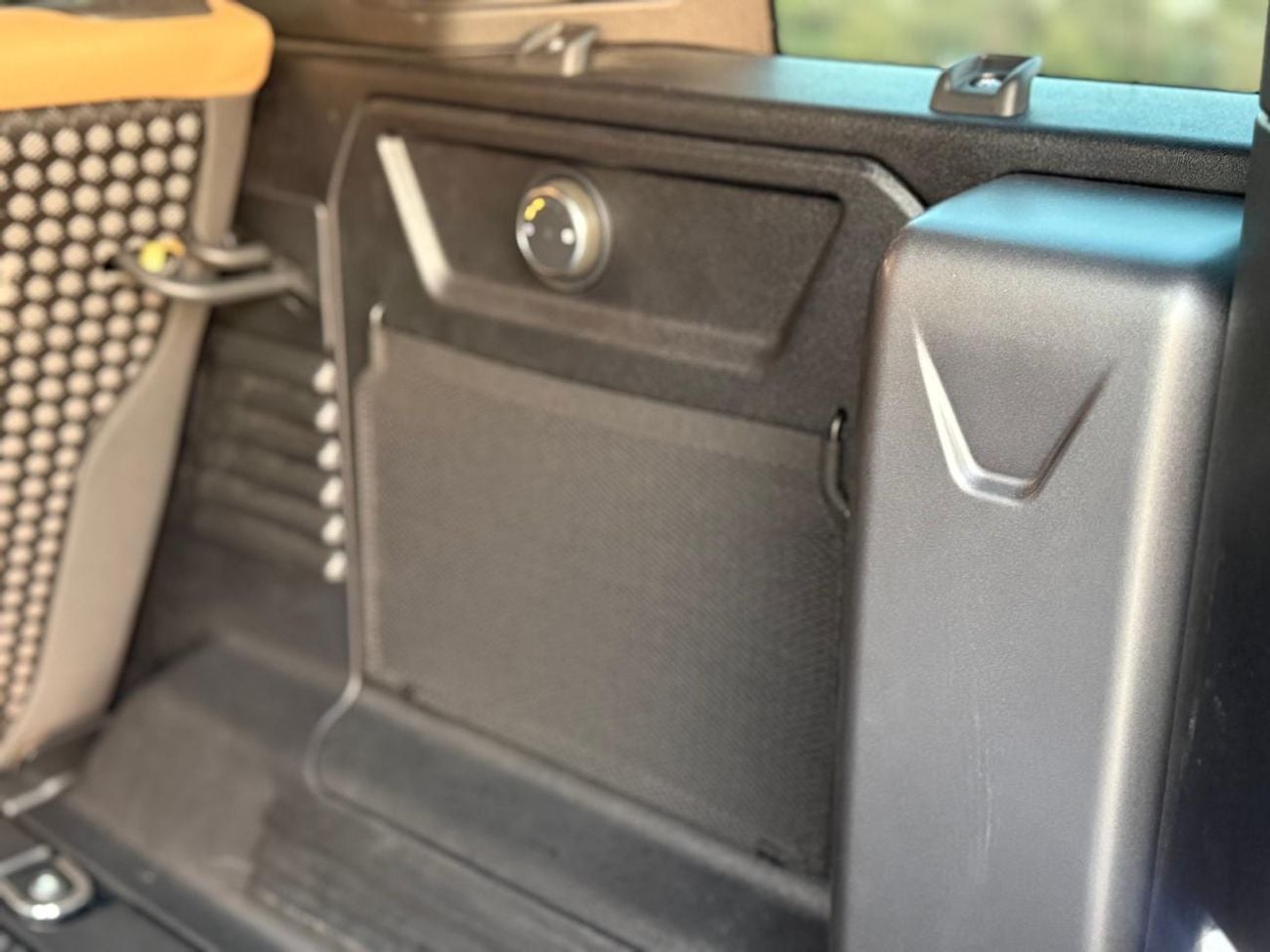 Land Rover Defender P400 110 X-Dynamic HSE 3.0L (5 Seater)