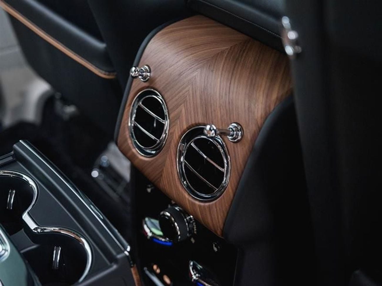 Rolls-Royce Cullinan Series II with Captain Seats