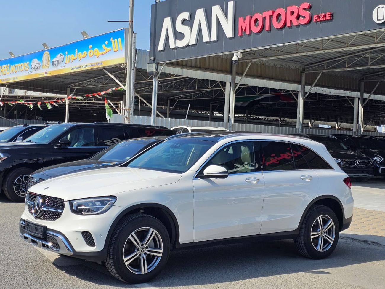 مرسيدس بنز GLC 300 4MATIC 2.0L