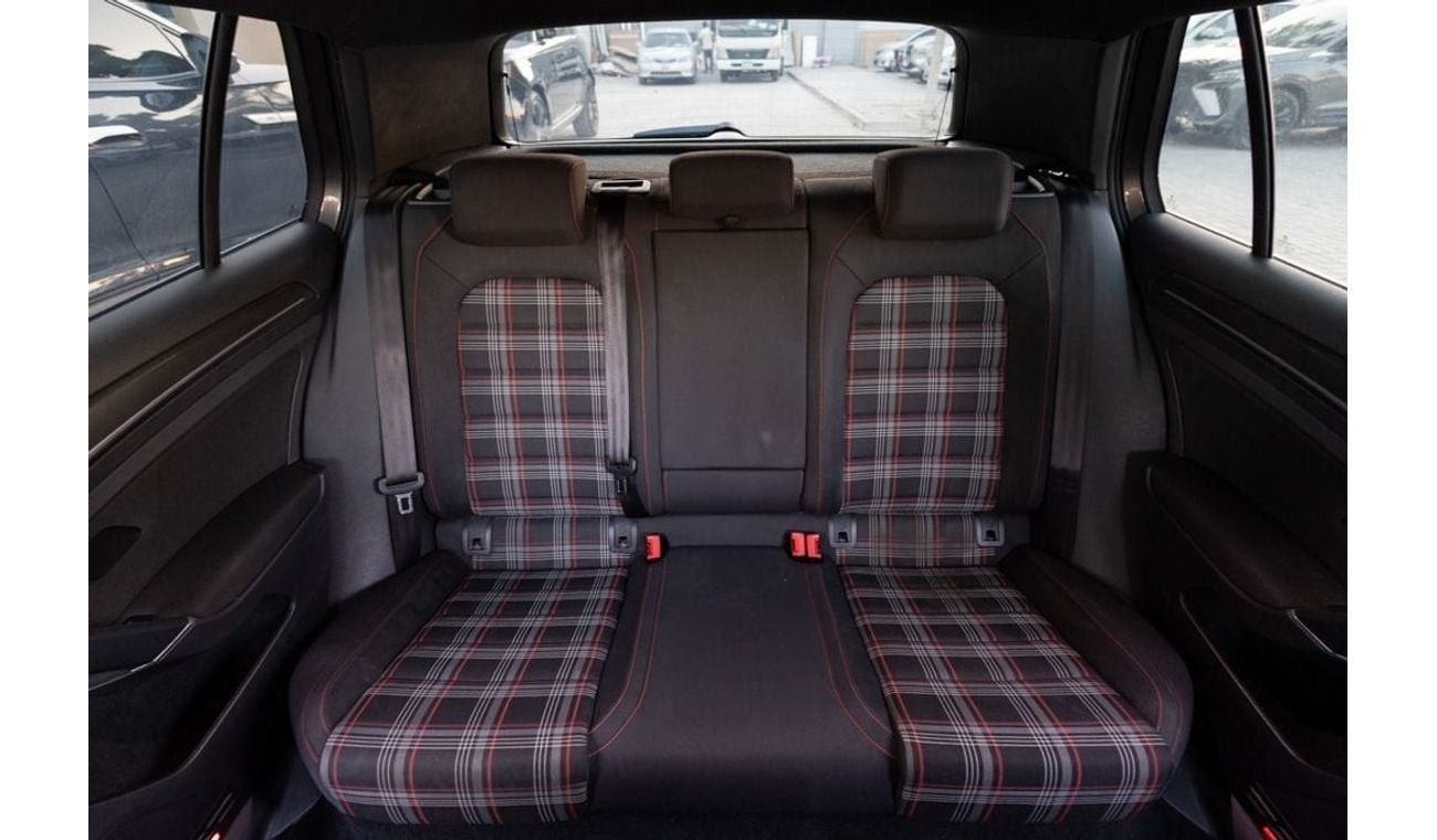 فولكس واجن جولف GTI Fabric + 2.0L Volkswagen Golf GTI 2019 GCC under Warranty with Flexible Down-Payment.