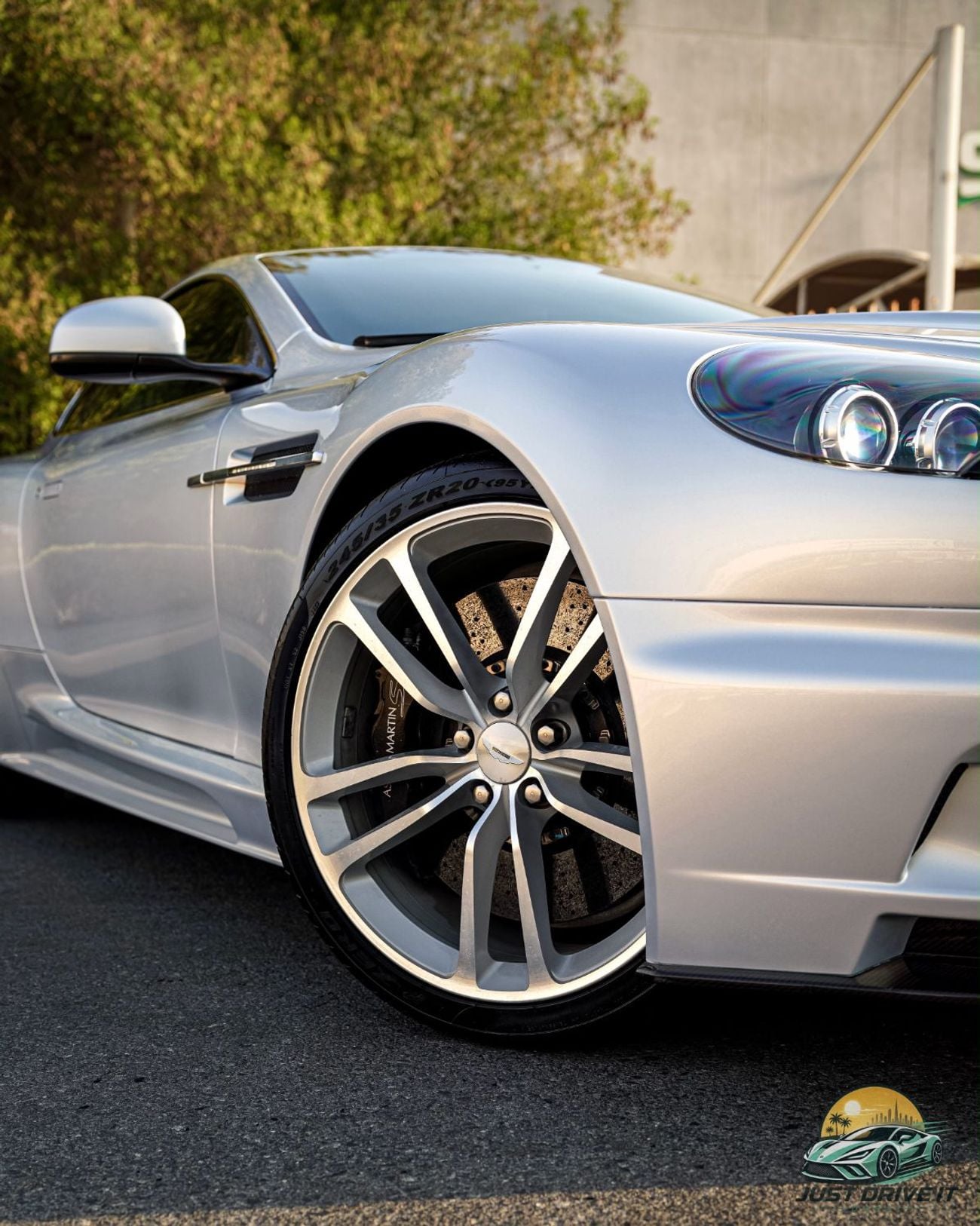 أستون مارتن DBS STD