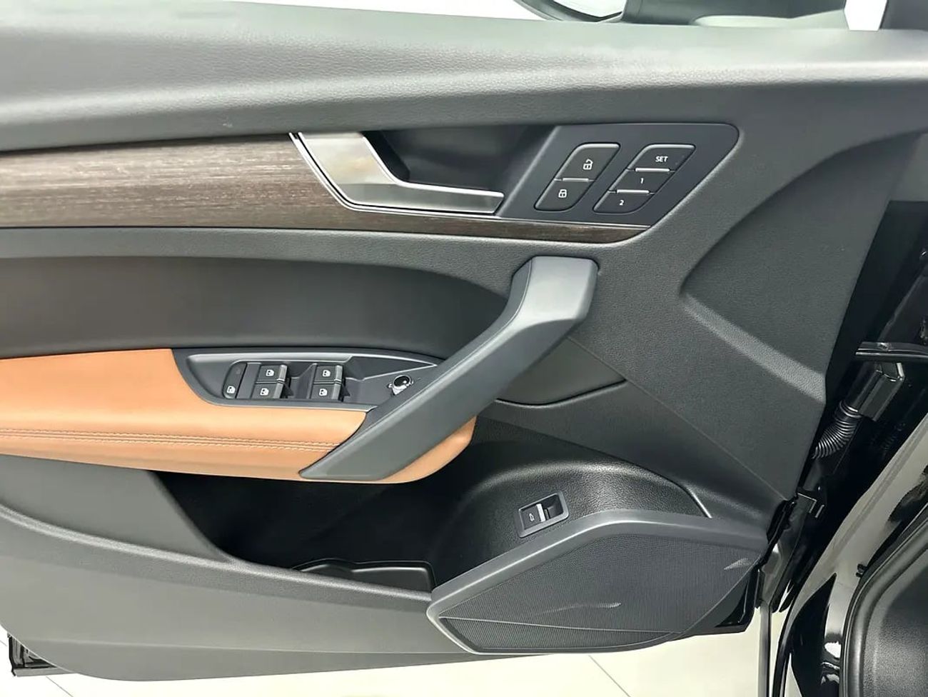 Audi Q5 45 TFSI quattro Sport Style & Technology Selection 2.0L Advanced 45 TFSI quattro 249hp (Ref# 106957)