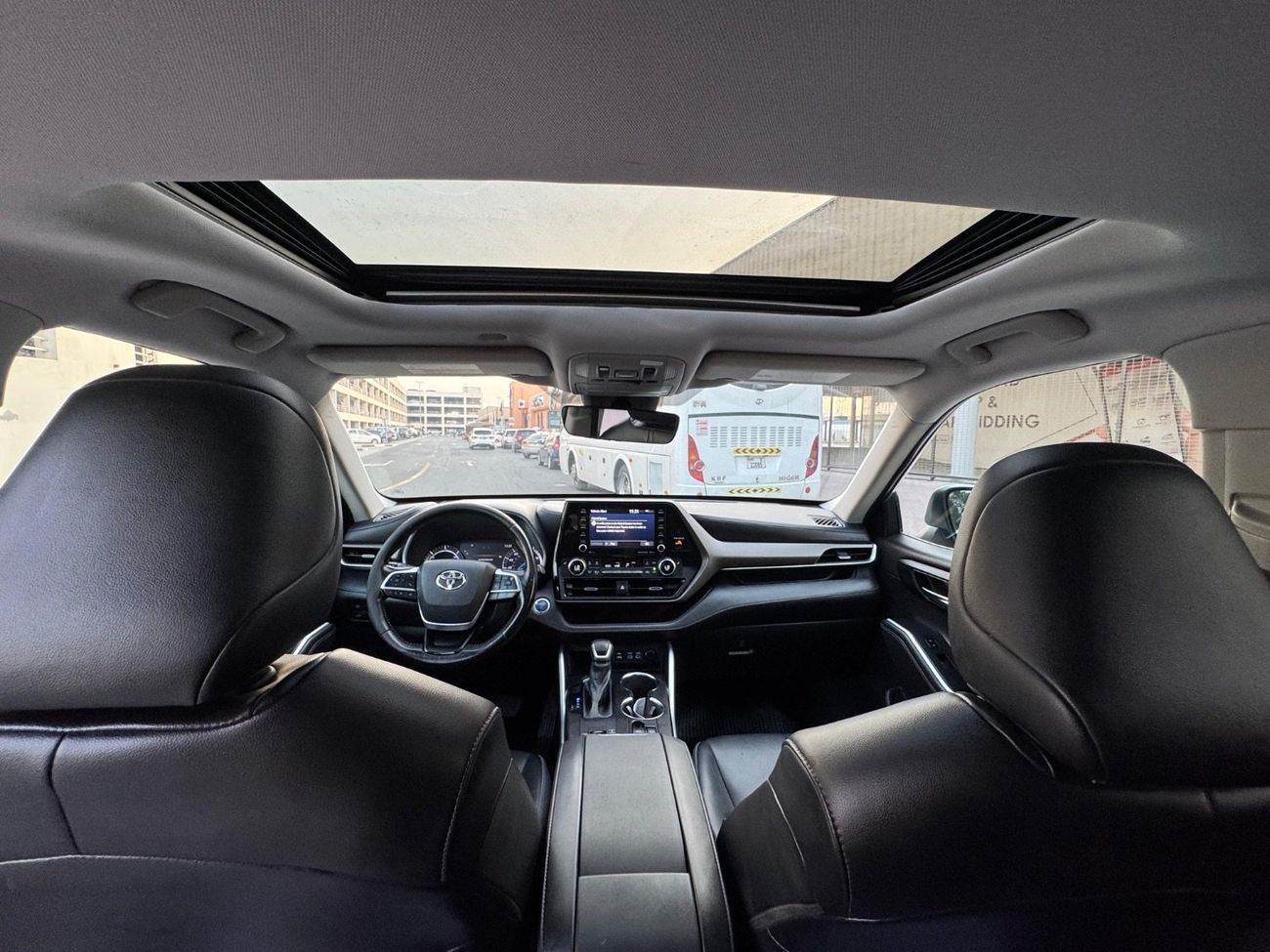 تويوتا هايلاندر 2.5L Hybrid VXR (AWD)